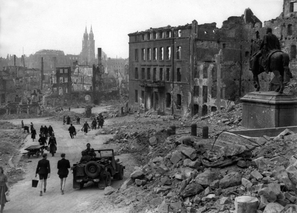Eine Szene der zerstörten Infrastruktur und der wirtschaftlichen Verwüstungen, die der Erste Weltkrieg verursachte.